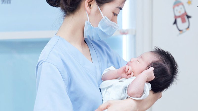 育儿嫂年龄，如何选择更合适？**