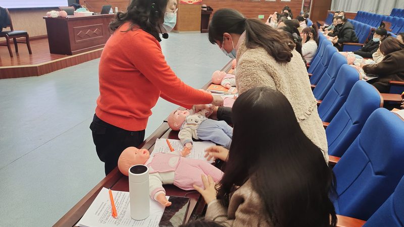 月嫂24小时陪护：揭秘其优缺点，新手妈妈必看
